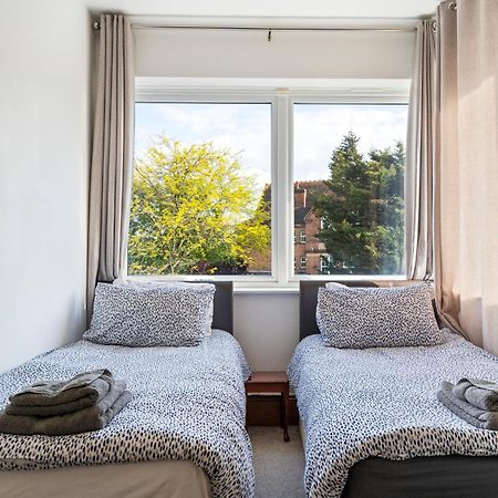 Modern 2 Bedroom Apartment In Mitcham, London Buitenkant foto