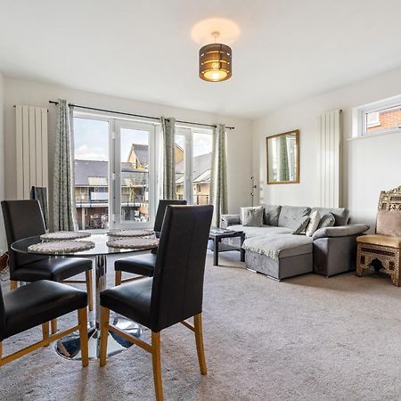 Modern 2 Bedroom Apartment In Mitcham, London Buitenkant foto