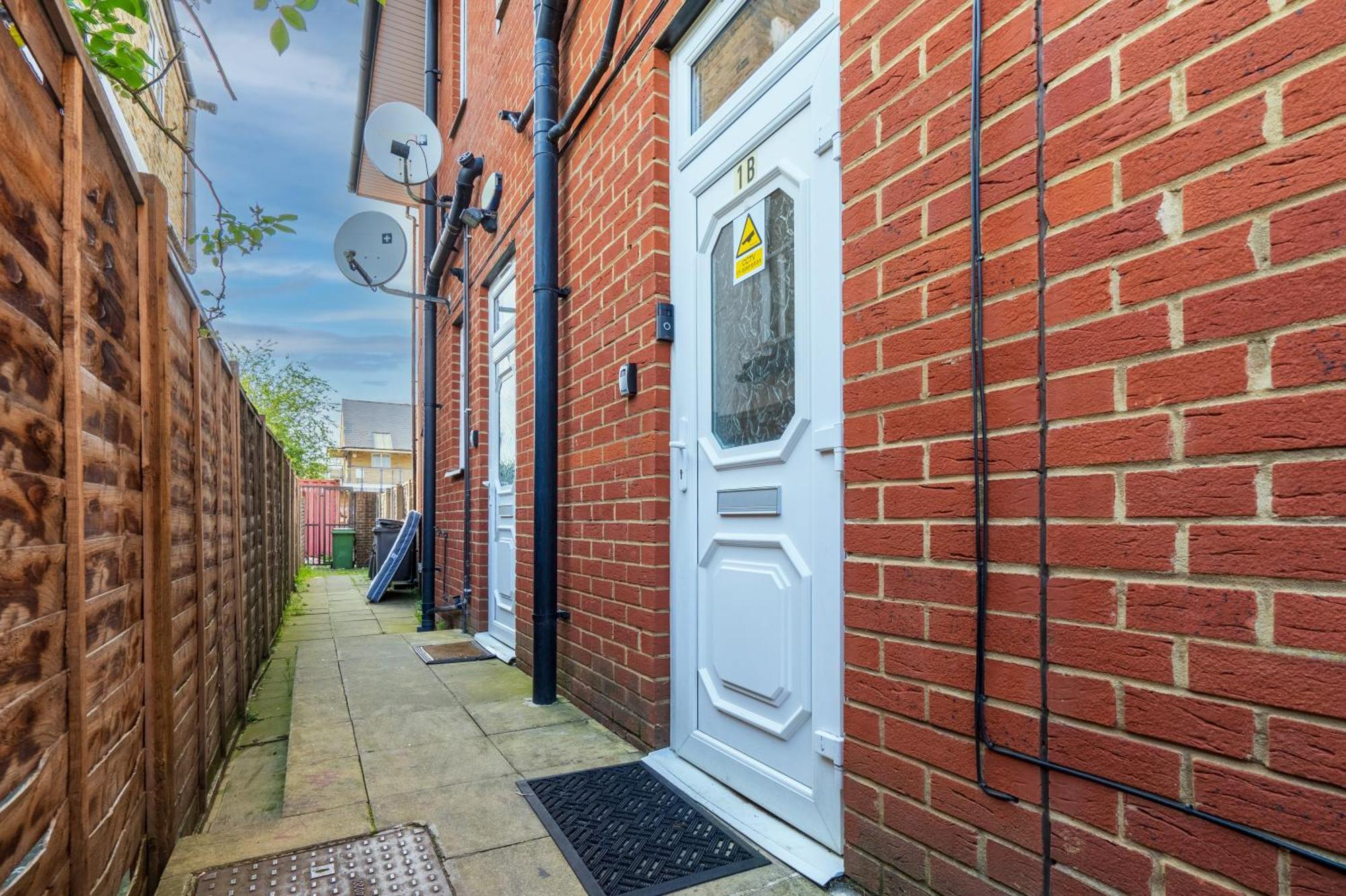 Modern 2 Bedroom Apartment In Mitcham, London Buitenkant foto