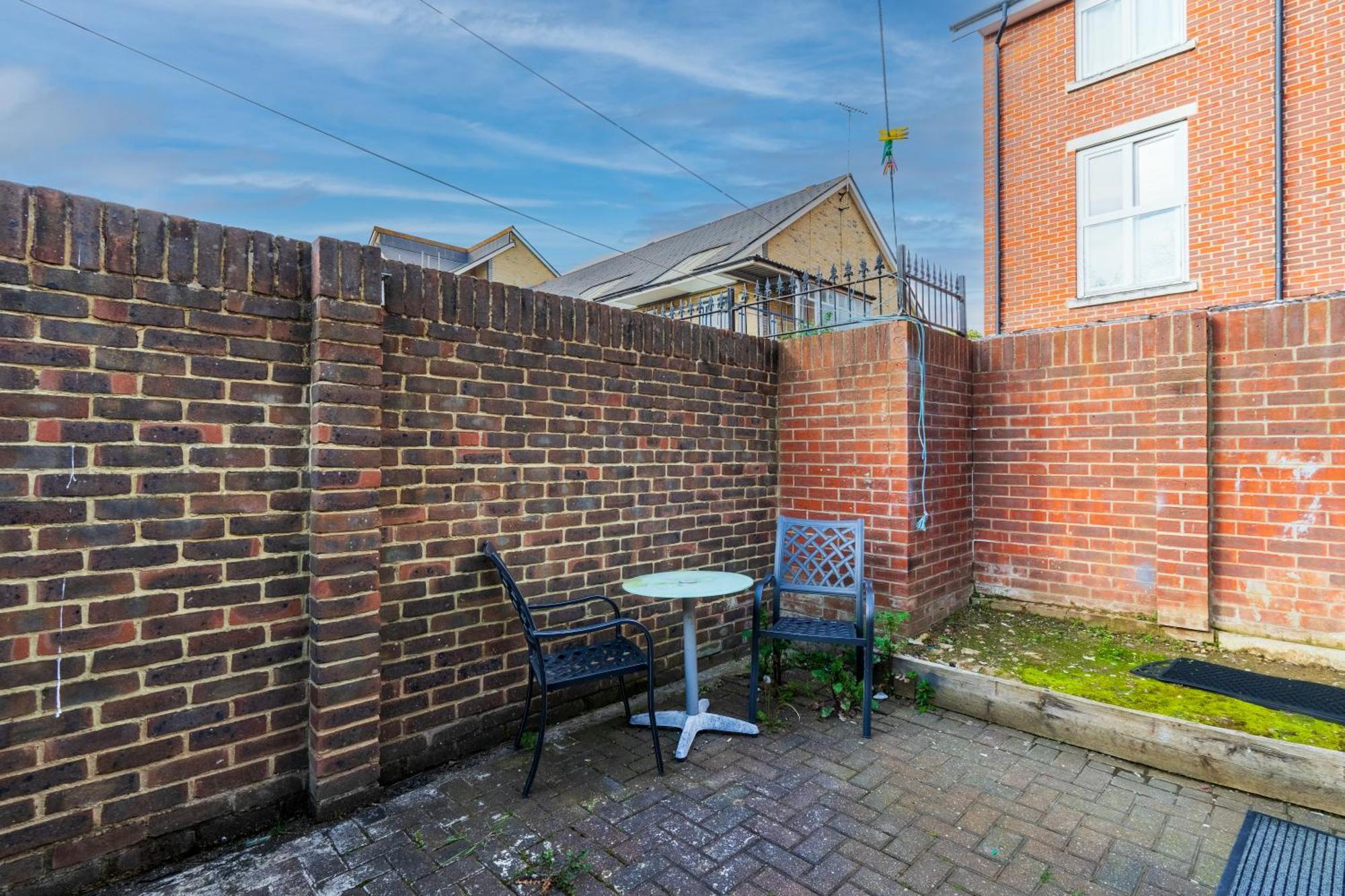 Modern 2 Bedroom Apartment In Mitcham, London Buitenkant foto