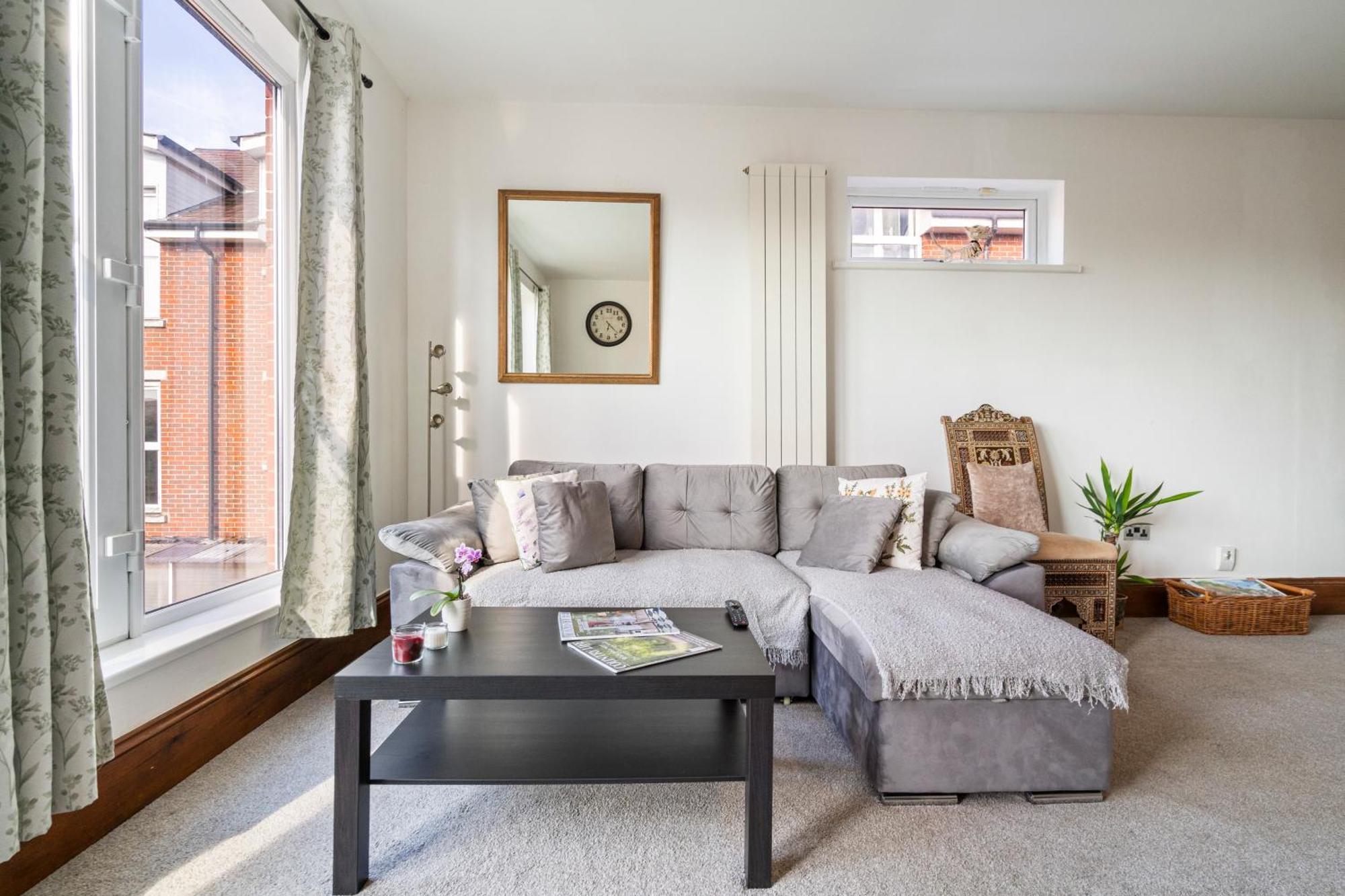 Modern 2 Bedroom Apartment In Mitcham, London Buitenkant foto