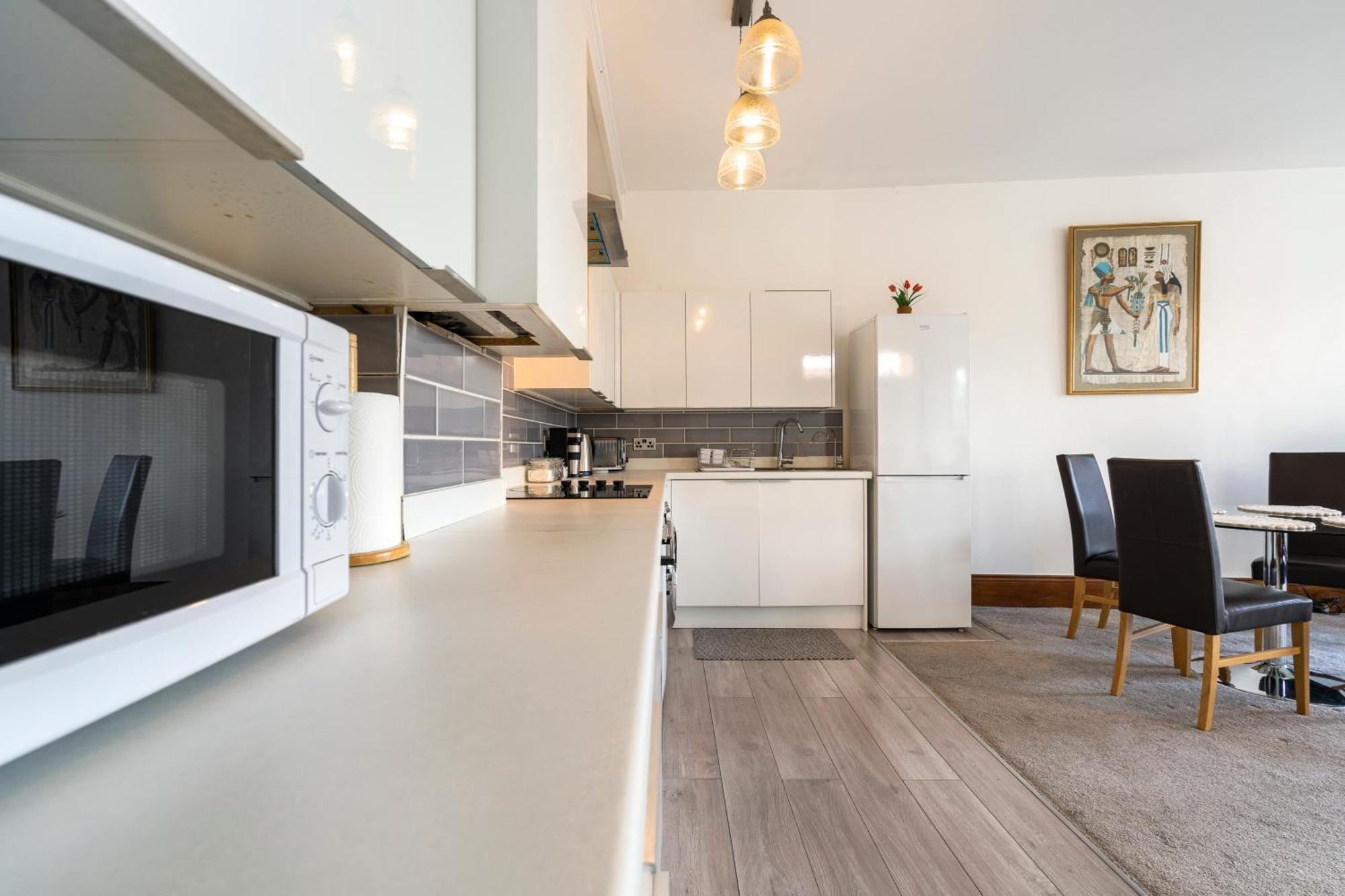 Modern 2 Bedroom Apartment In Mitcham, London Buitenkant foto