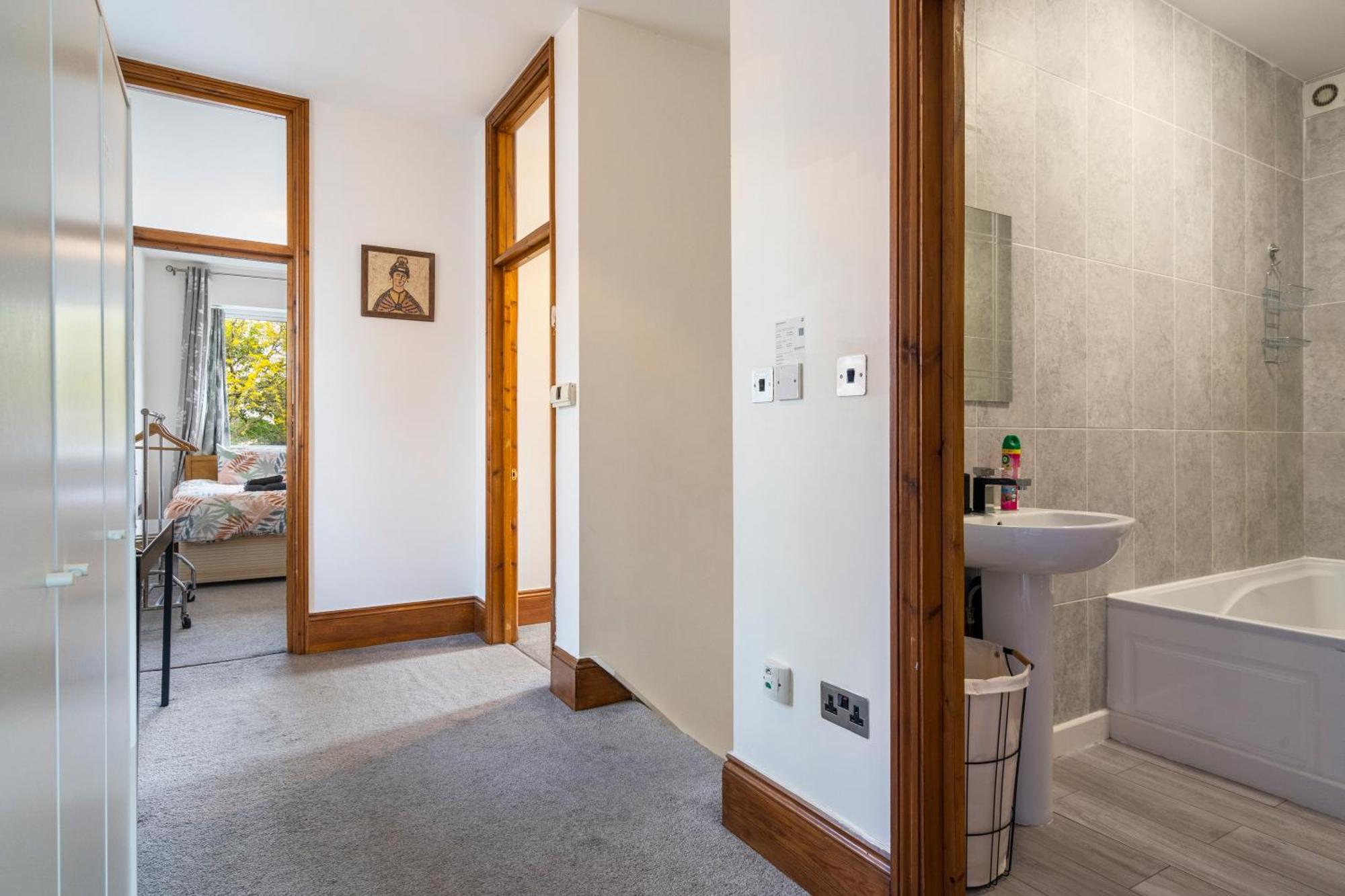 Modern 2 Bedroom Apartment In Mitcham, London Buitenkant foto