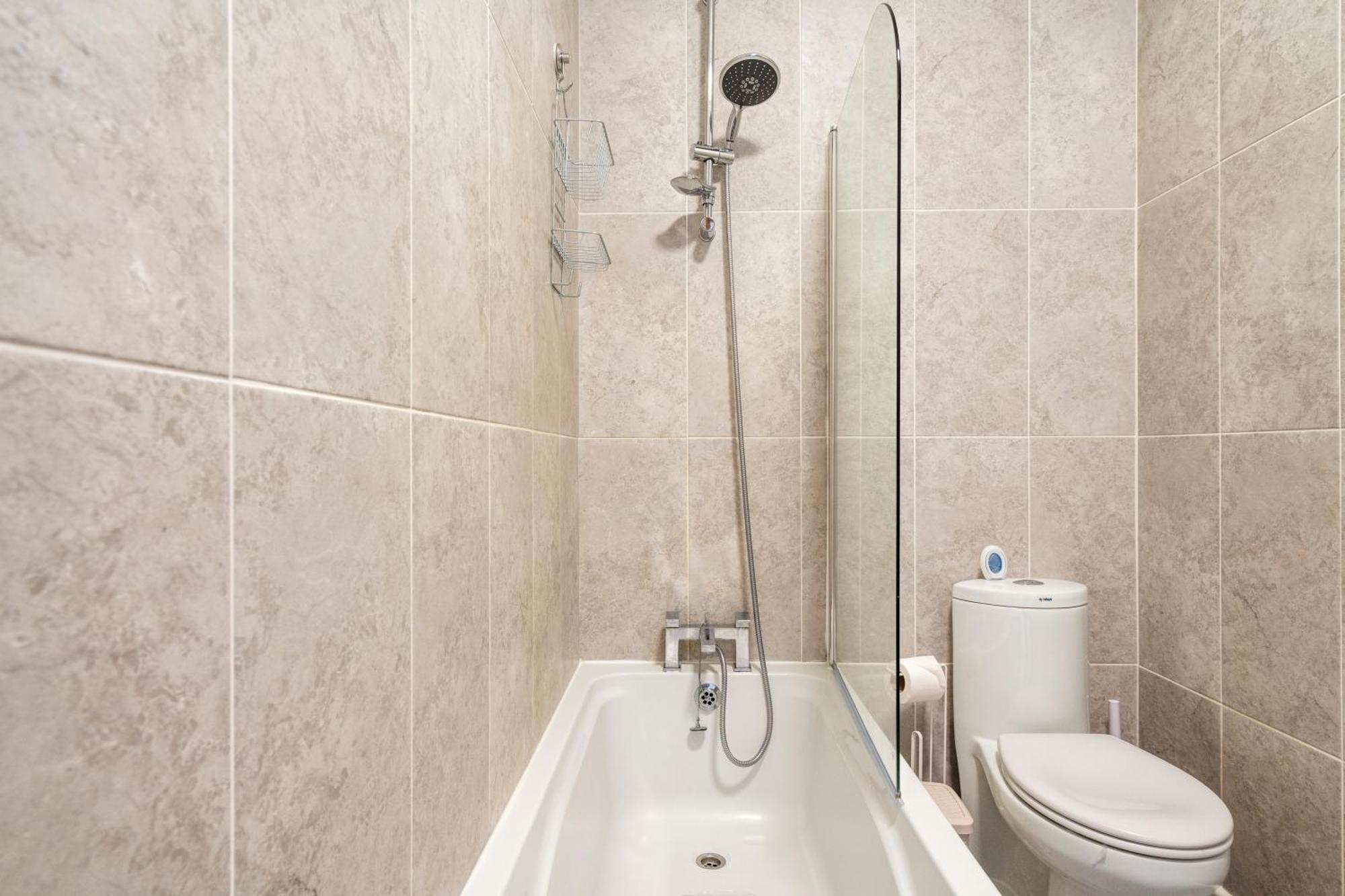 Modern 2 Bedroom Apartment In Mitcham, London Buitenkant foto