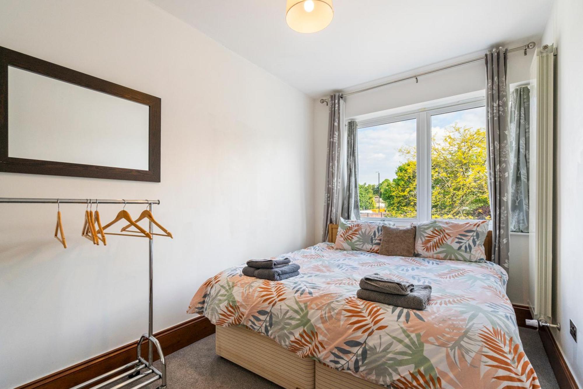 Modern 2 Bedroom Apartment In Mitcham, London Buitenkant foto