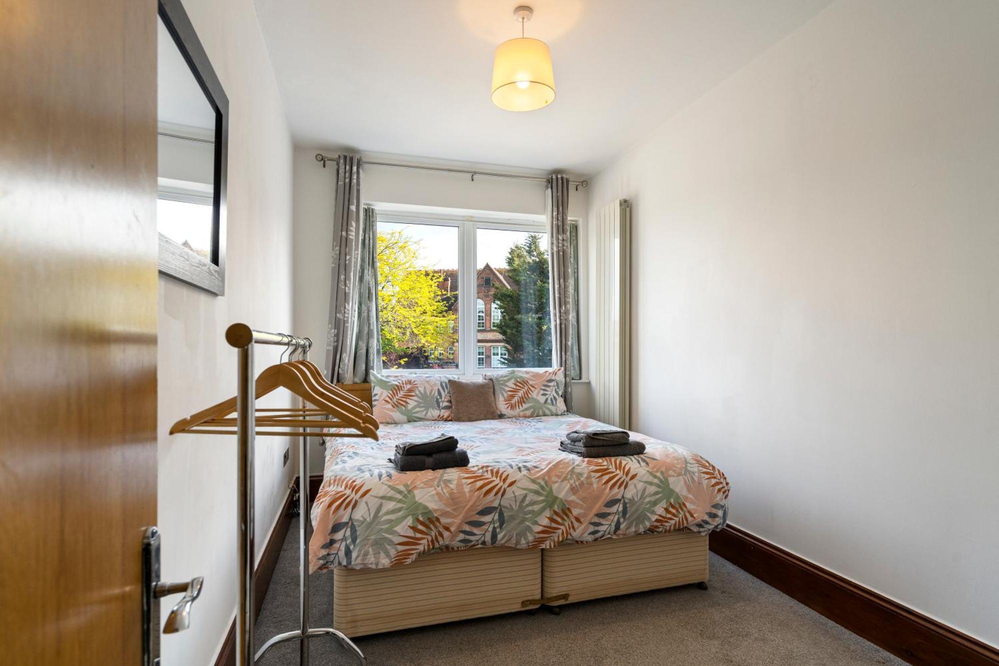 Modern 2 Bedroom Apartment In Mitcham, London Buitenkant foto